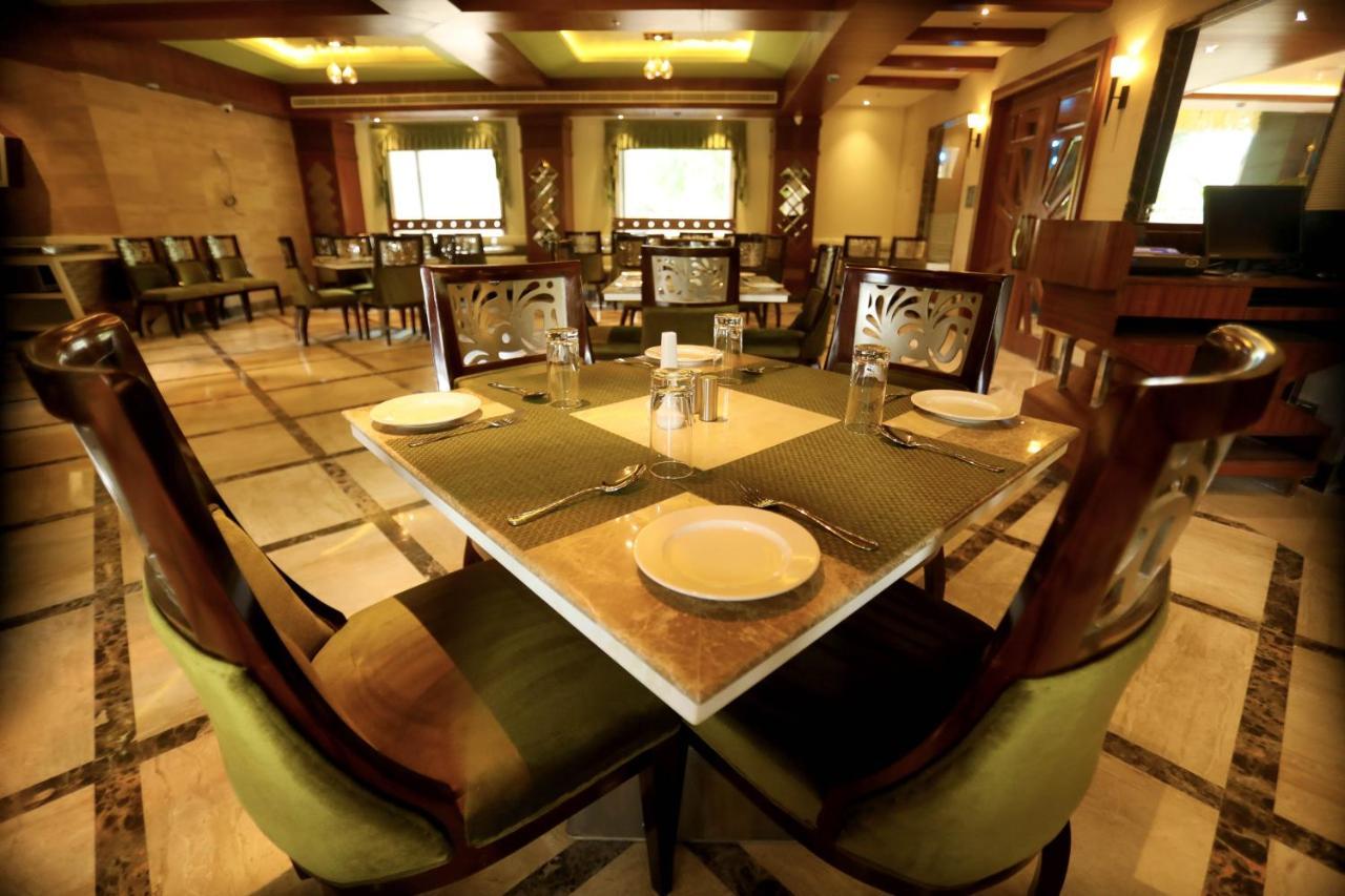 Hotel The Pinnacle Sarnath 4*