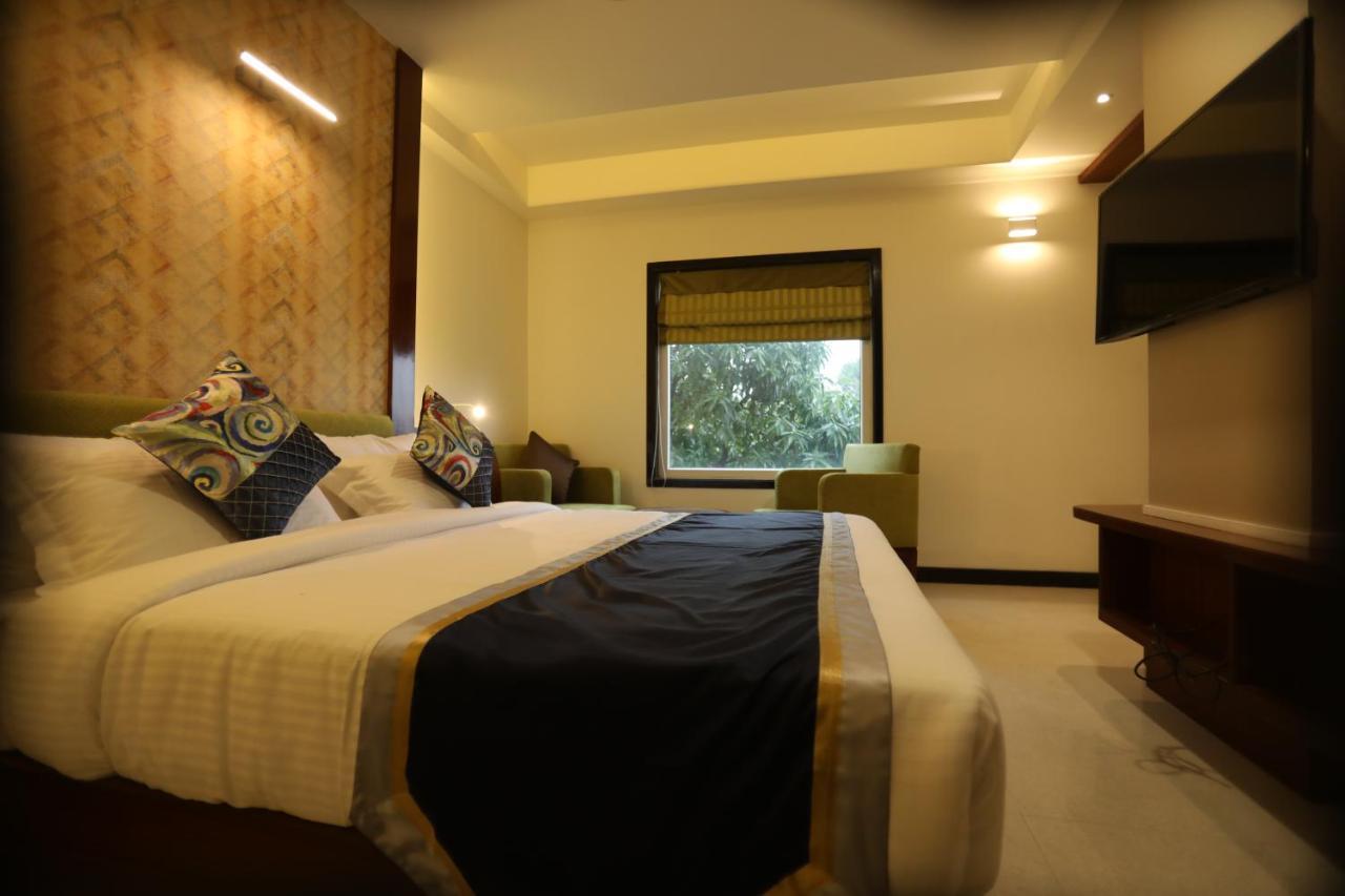 The Pinnacle Sarnath 4*