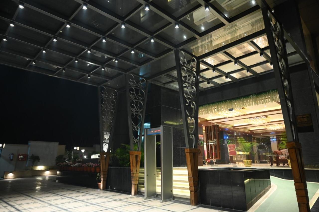 Hotel The Pinnacle Sarnath